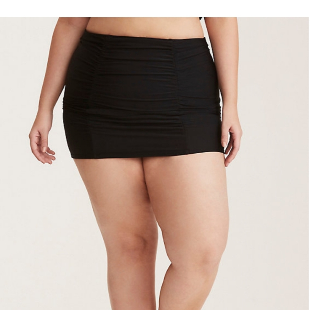 Bnwt torrid Size 1 swim skirt